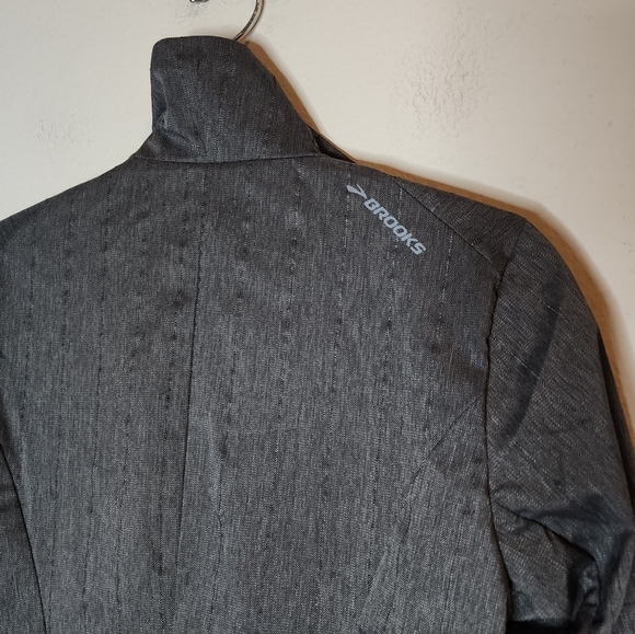 Brooks PureProject Shelter Womens Jacket Grey Herringbone. small. Reflective - Picture 2 of 16